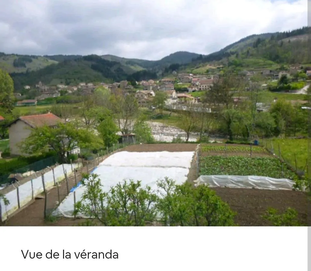 Appartement Gîte Le Gravier en haut de Villa proche de la Dolce Via Arcens
