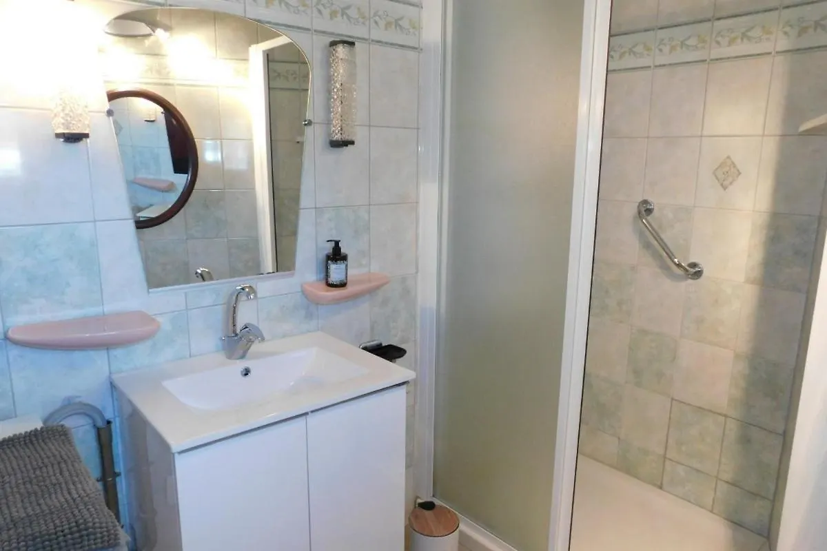 Gîte Le Gravier en haut de Villa proche de la Dolce Via Arcens Appartement